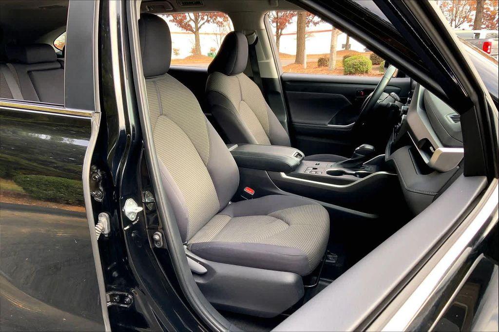 used 2023 Toyota Highlander car, priced at $30,781