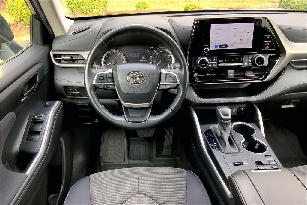 used 2023 Toyota Highlander car, priced at $30,781