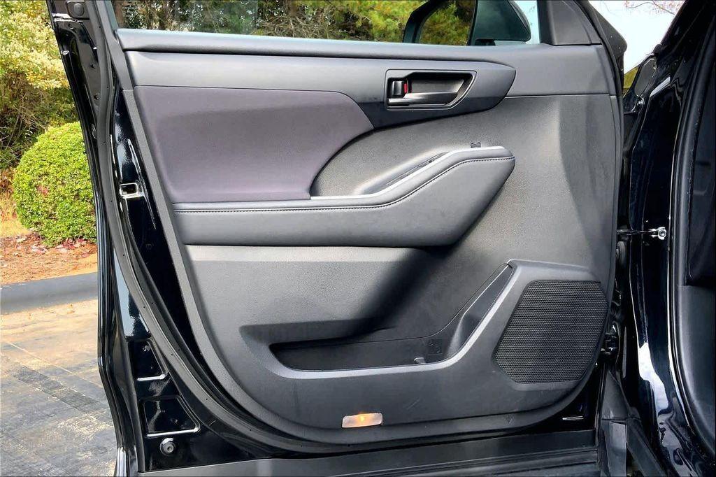 used 2023 Toyota Highlander car, priced at $30,781
