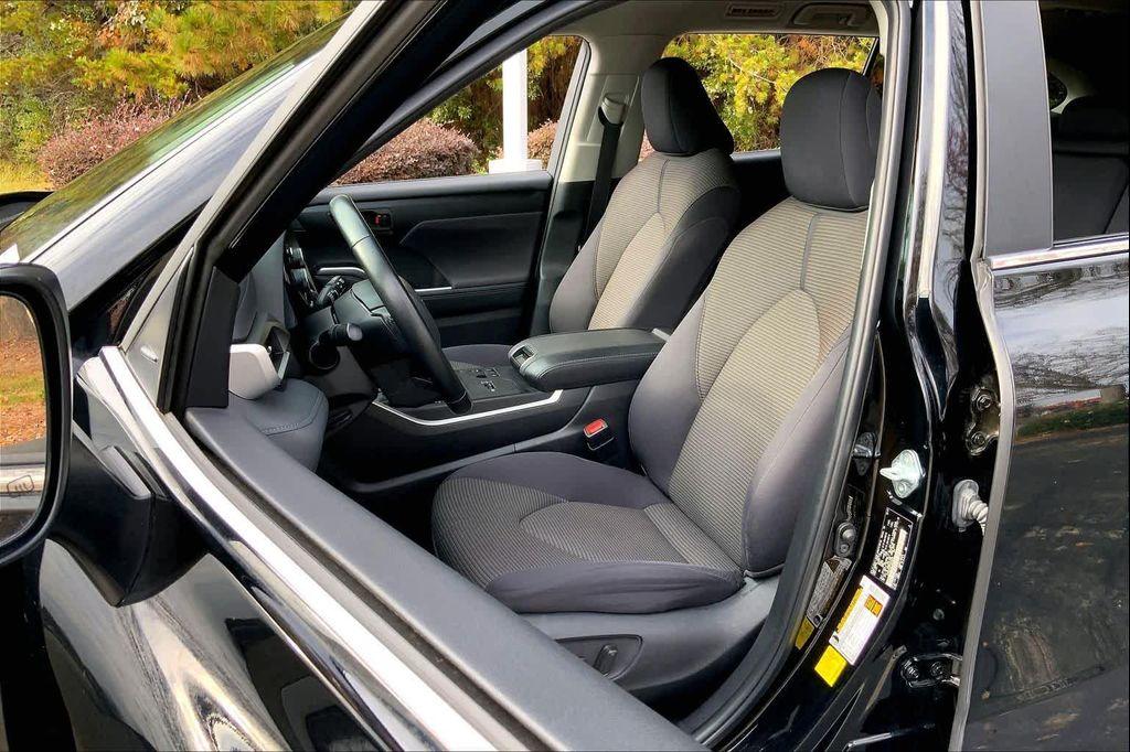 used 2023 Toyota Highlander car, priced at $30,781