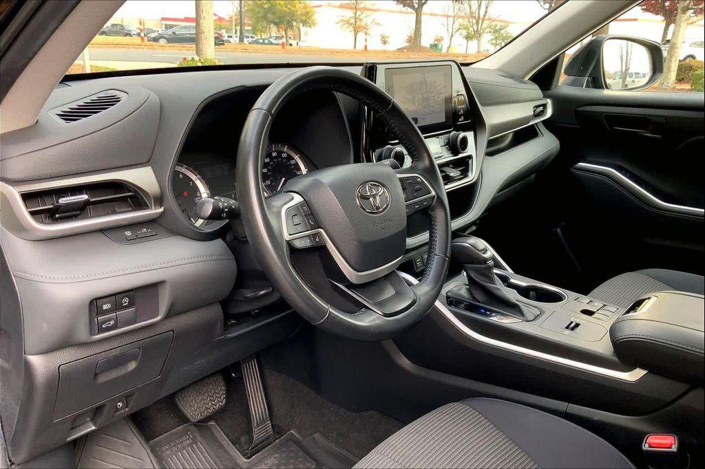 used 2023 Toyota Highlander car, priced at $30,781