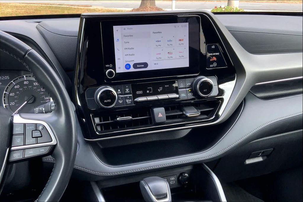 used 2023 Toyota Highlander car, priced at $30,781