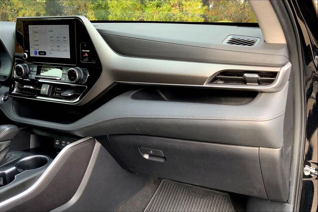 used 2023 Toyota Highlander car, priced at $30,781