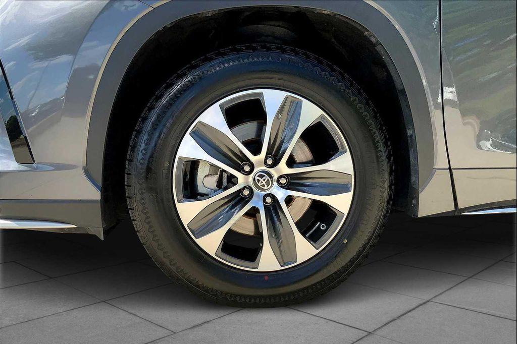 used 2023 Toyota Highlander car, priced at $33,589