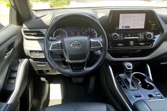 used 2023 Toyota Highlander car, priced at $37,664