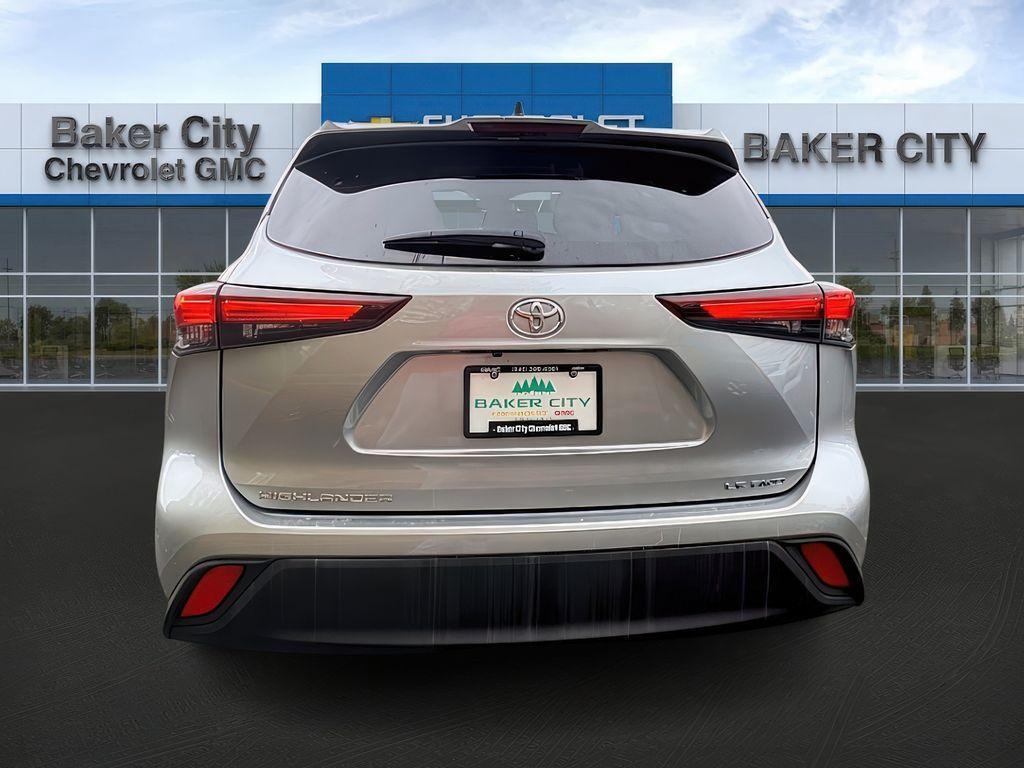 used 2024 Toyota Highlander car, priced at $36,999