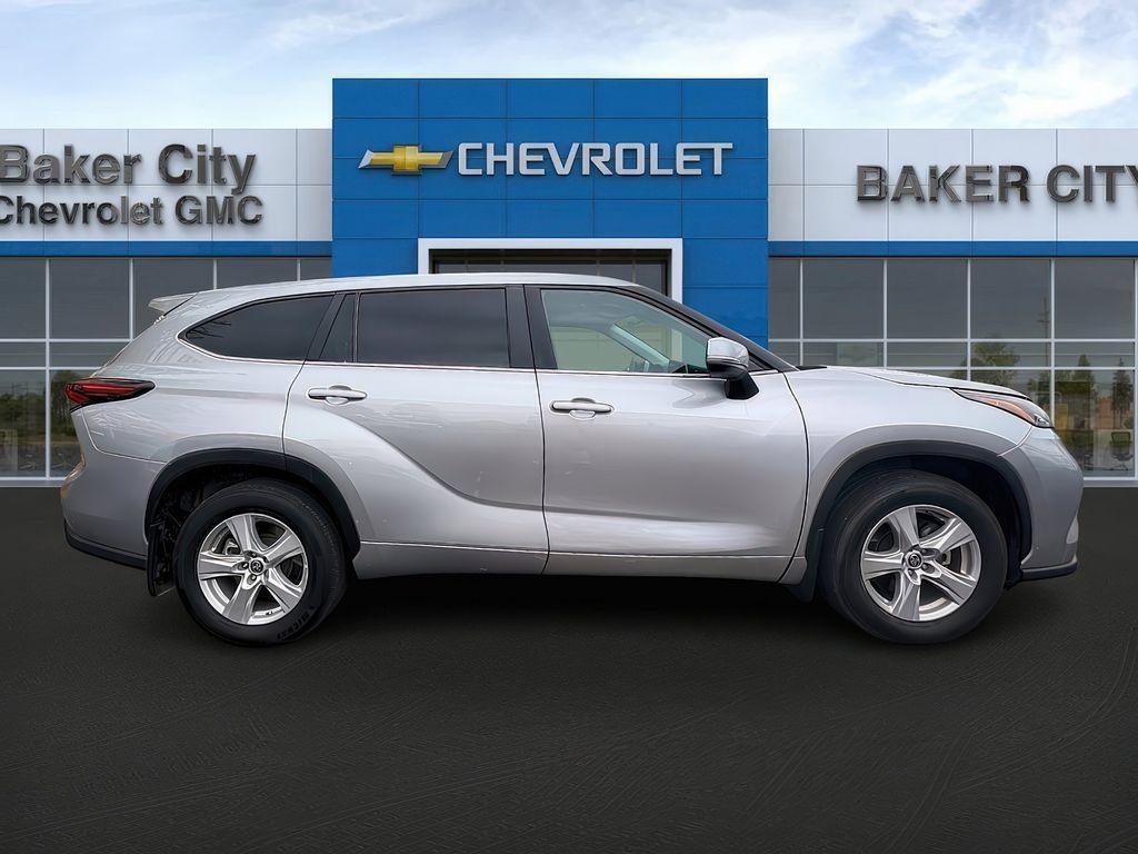 used 2024 Toyota Highlander car, priced at $36,999