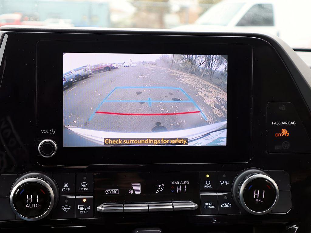 used 2024 Toyota Highlander car, priced at $33,499