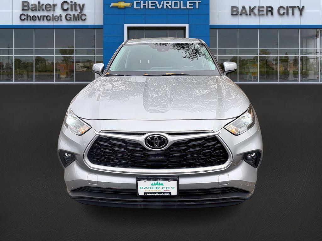 used 2024 Toyota Highlander car, priced at $36,999