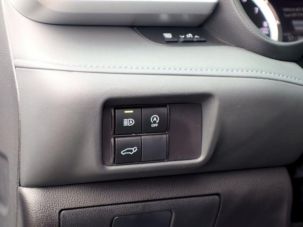 used 2024 Toyota Highlander car, priced at $33,499