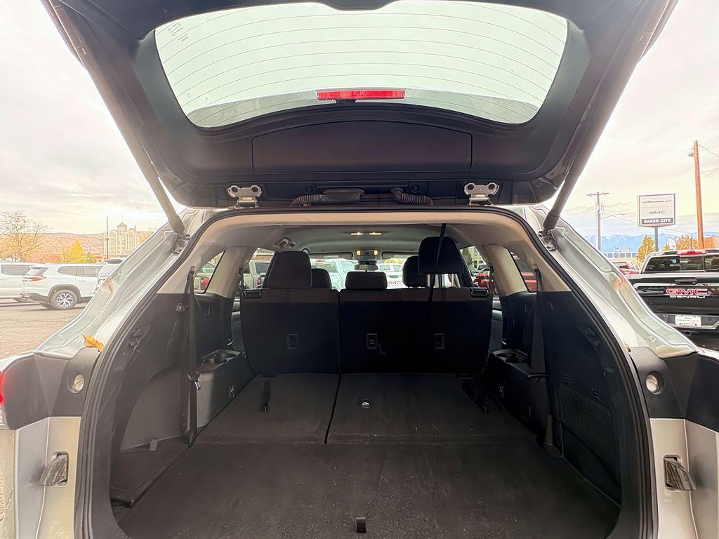 used 2024 Toyota Highlander car, priced at $36,999