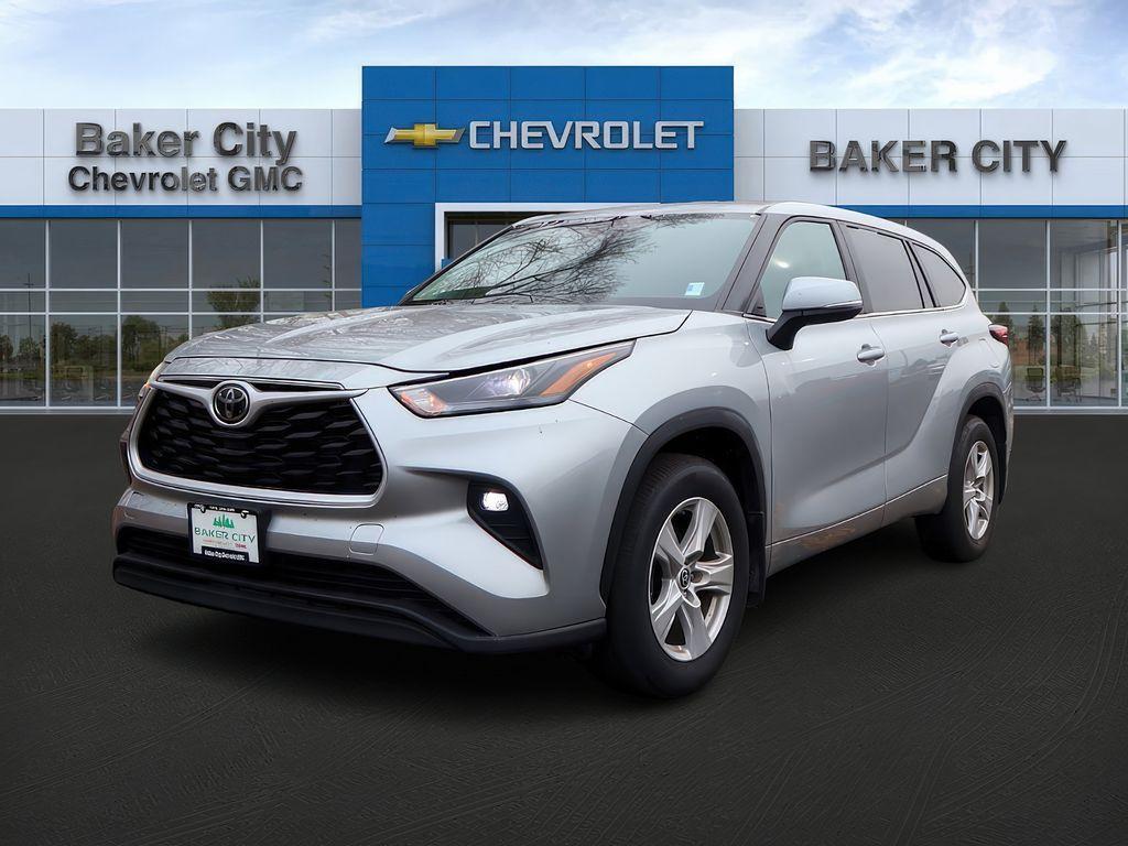 used 2024 Toyota Highlander car, priced at $33,499