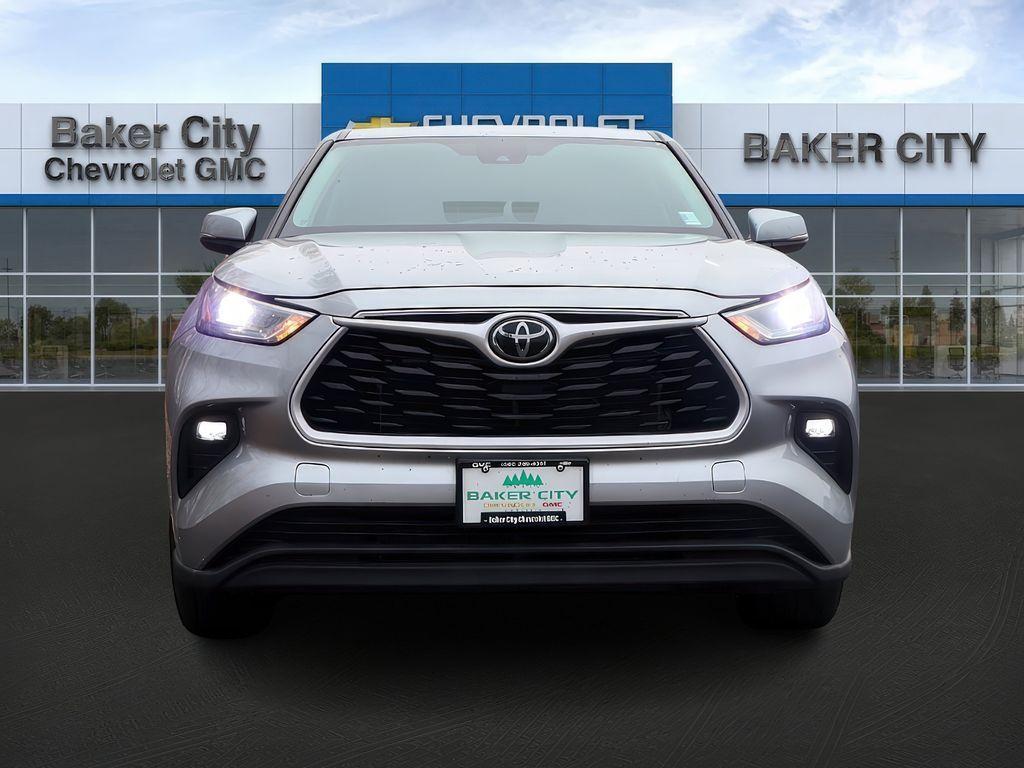 used 2024 Toyota Highlander car, priced at $33,499