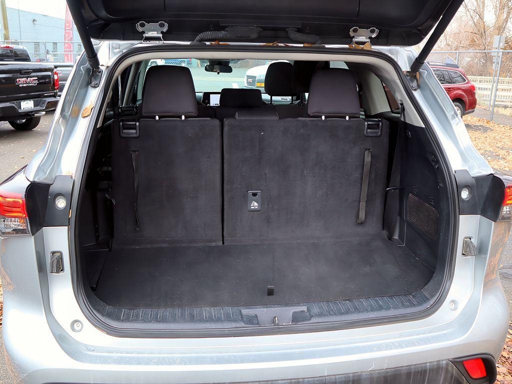 used 2024 Toyota Highlander car, priced at $33,499