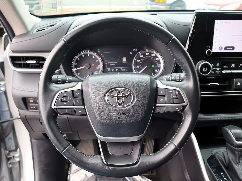 used 2024 Toyota Highlander car, priced at $33,499