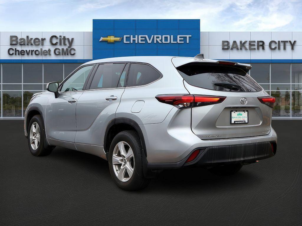 used 2024 Toyota Highlander car, priced at $33,499