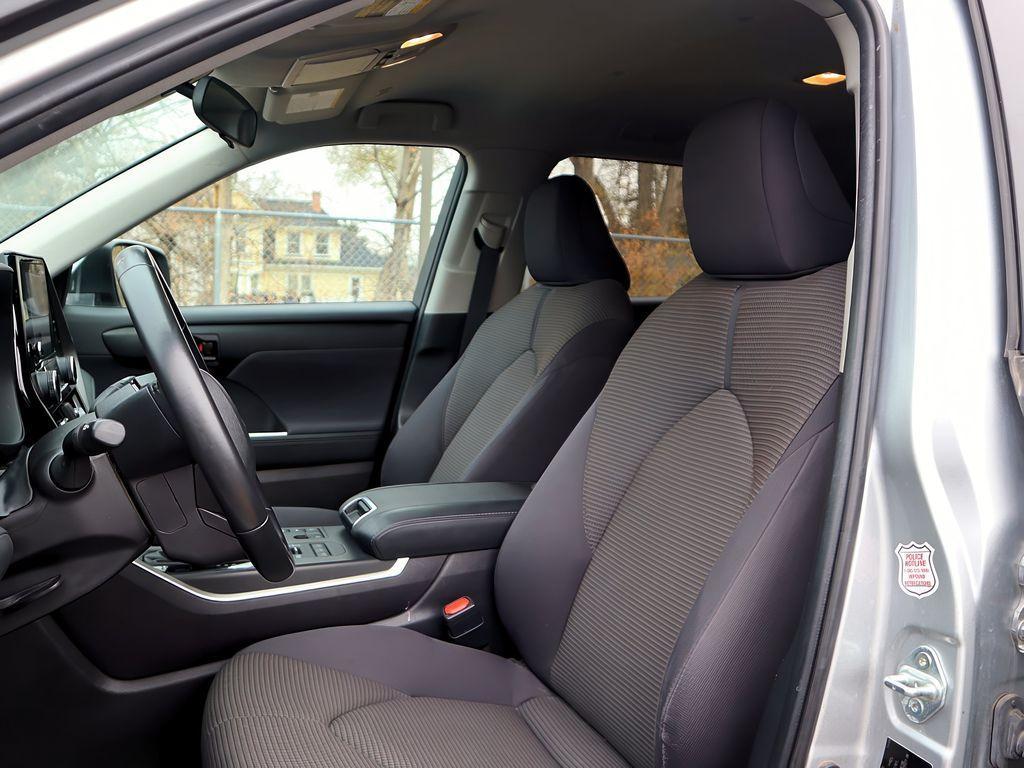 used 2024 Toyota Highlander car, priced at $33,499