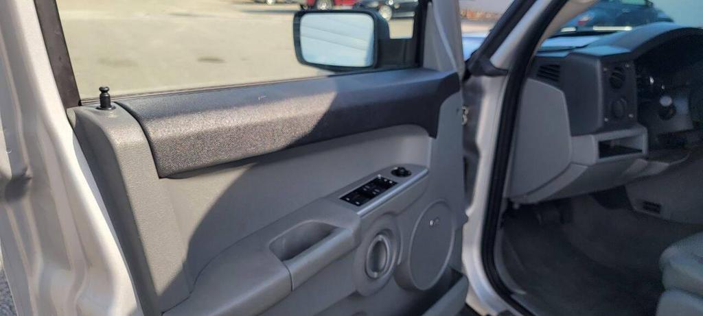 used 2007 Jeep Commander car, priced at $7,950
