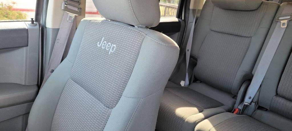 used 2007 Jeep Commander car, priced at $7,950