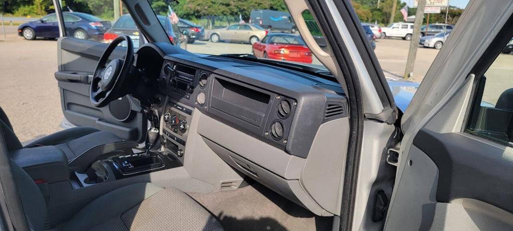 used 2007 Jeep Commander car, priced at $7,950