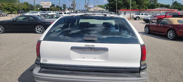 used 1991 Oldsmobile Custom Cruiser car, priced at $4,550