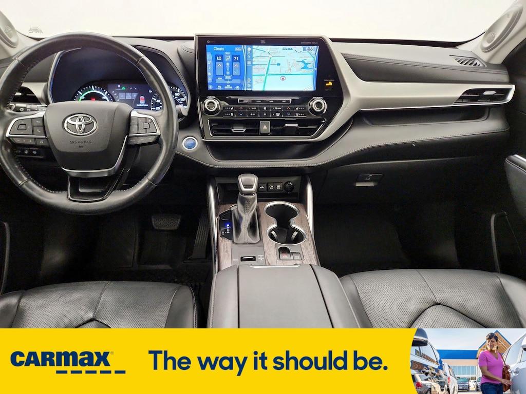 used 2021 Toyota Highlander Hybrid car, priced at $39,998