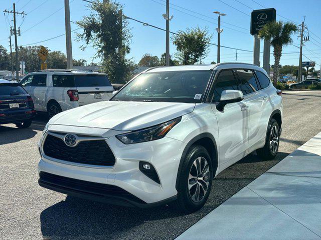 used 2022 Toyota Highlander Hybrid car, priced at $31,495