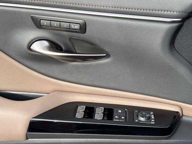 new 2025 Lexus ES 350 car, priced at $49,779