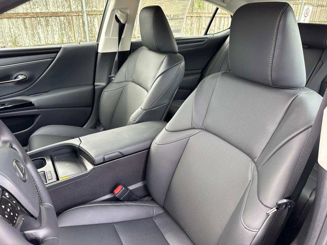 new 2025 Lexus ES 350 car, priced at $49,775