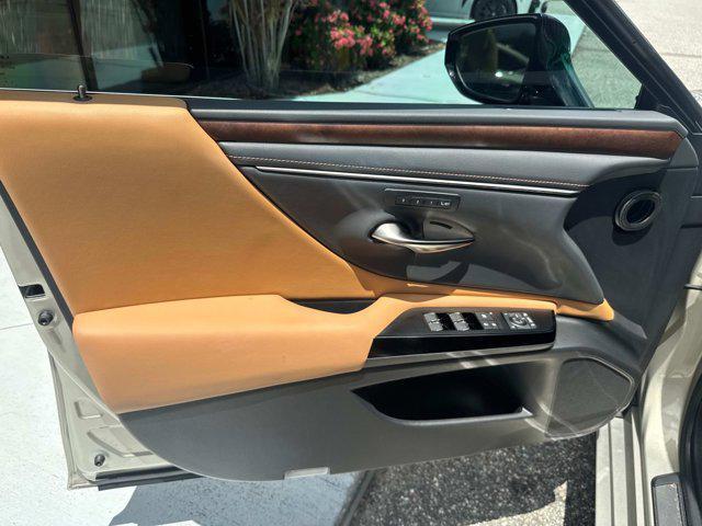 used 2023 Lexus ES 300h car, priced at $42,997