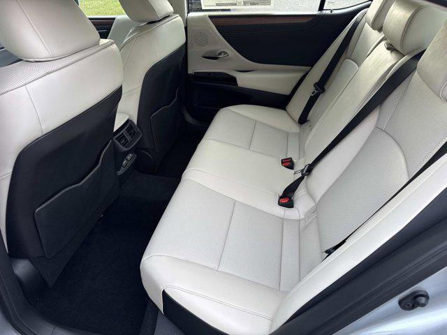 new 2025 Lexus ES 350 car, priced at $50,279