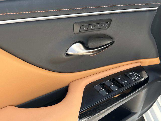 new 2025 Lexus ES 300h car, priced at $54,024