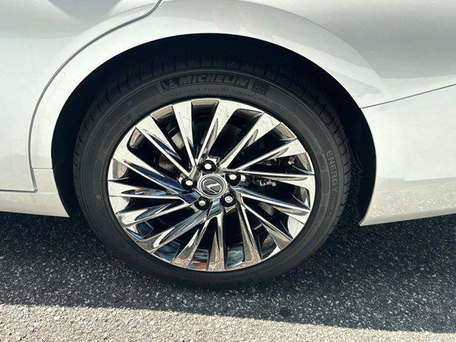 new 2025 Lexus ES 300h car, priced at $54,024