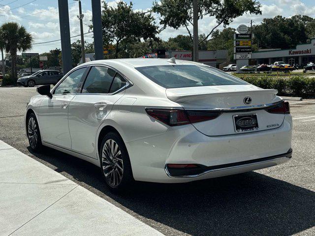 new 2025 Lexus ES 300h car, priced at $54,024