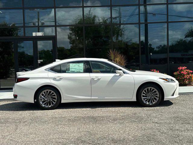 new 2025 Lexus ES 300h car, priced at $54,024