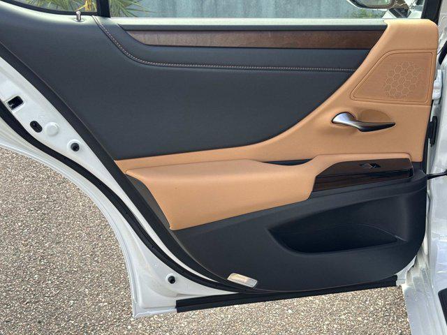 new 2025 Lexus ES 350 car, priced at $48,439