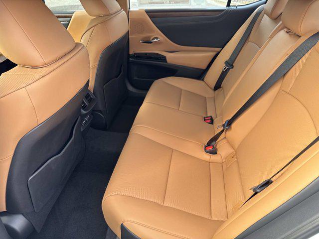 new 2025 Lexus ES 350 car, priced at $48,439