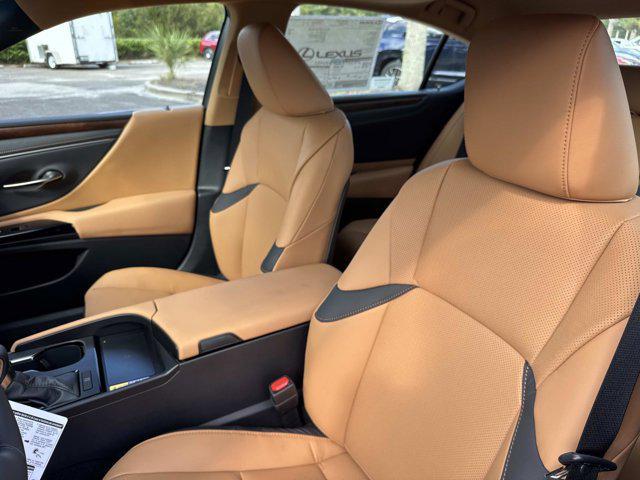 new 2025 Lexus ES 350 car, priced at $48,439