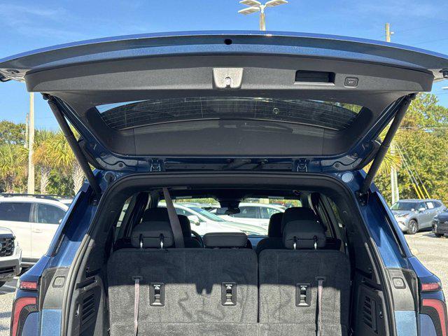 used 2025 Chevrolet Traverse car, priced at $33,997