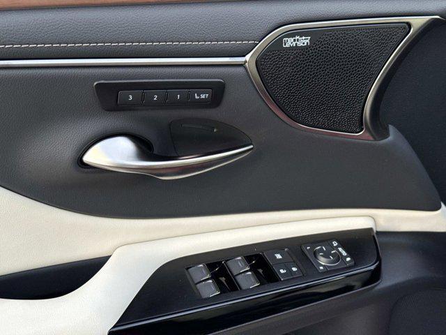 new 2025 Lexus ES 350 car, priced at $55,724