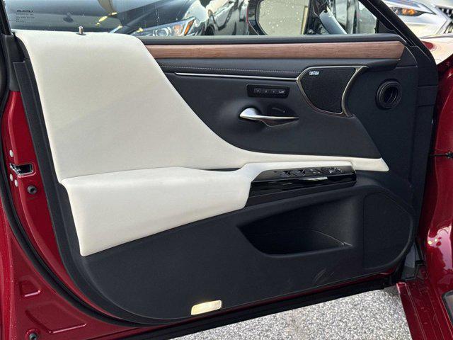 new 2025 Lexus ES 350 car, priced at $55,724