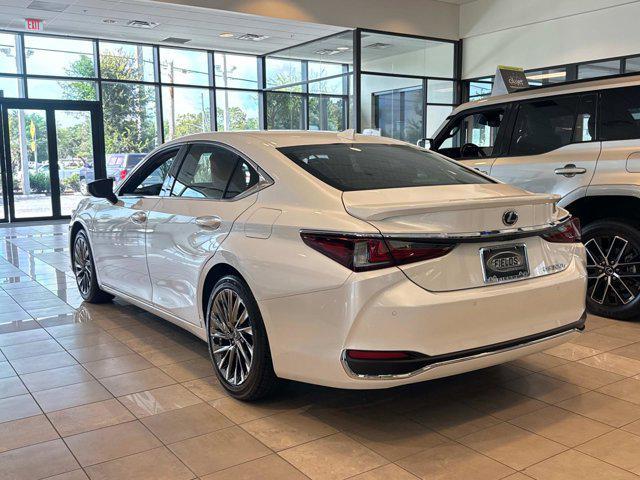 new 2025 Lexus ES 300h car, priced at $56,924