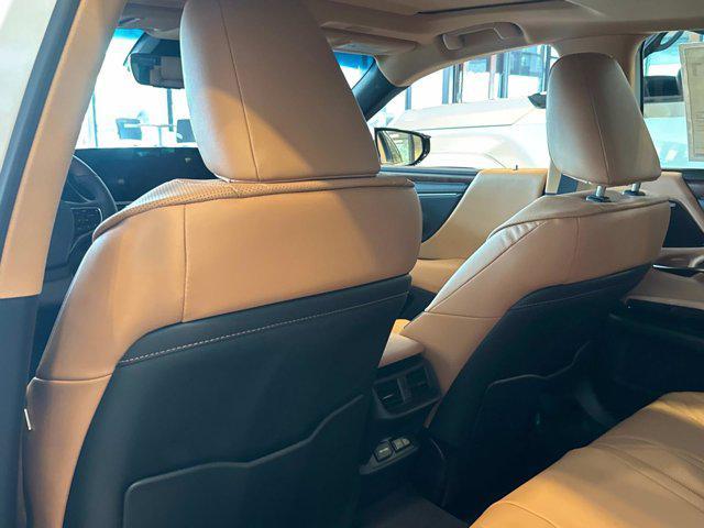 new 2025 Lexus ES 300h car, priced at $56,924