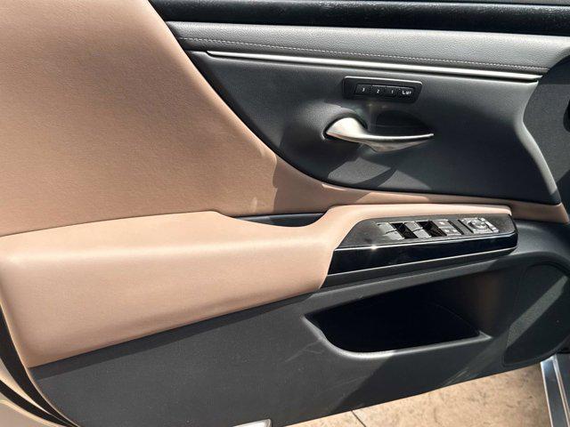 new 2025 Lexus ES 350 car, priced at $49,179