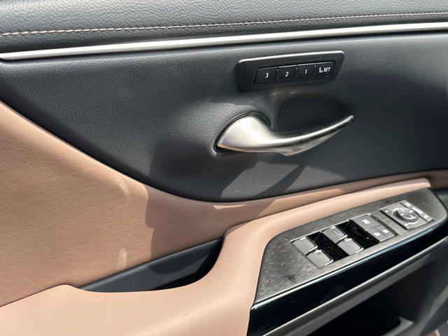 new 2025 Lexus ES 350 car, priced at $49,179