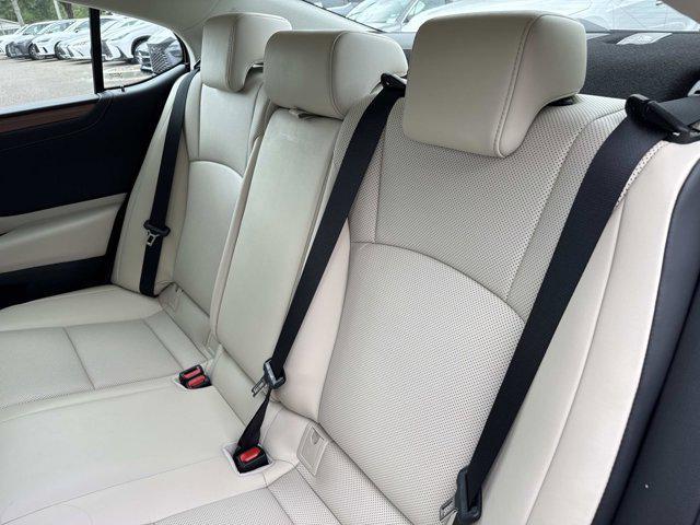 new 2025 Lexus ES 300h car, priced at $51,099