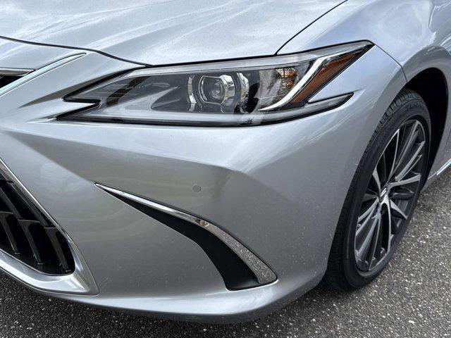 new 2025 Lexus ES 300h car, priced at $51,099