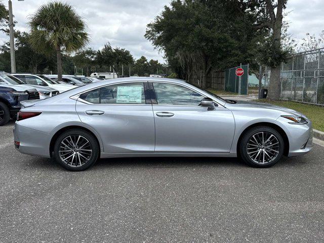 new 2025 Lexus ES 300h car, priced at $51,099