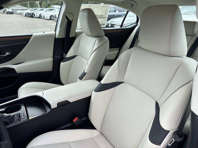 new 2025 Lexus ES 300h car, priced at $51,099