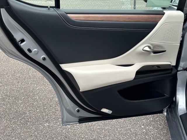 new 2025 Lexus ES 300h car, priced at $51,099